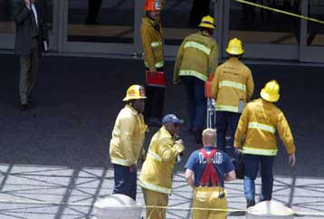 Τέσσερις νεκροί και 15 τραυματίες από πτώση δικινητήριου αεροπλάνου στο Λος Αντζελες