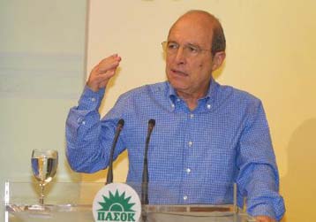 Σε ενότητα και συστράτευση θα καλέσει τα στελέχη του ΠΑΣΟΚ ο Κ.Σημίτης στη Συνδιάσκεψη