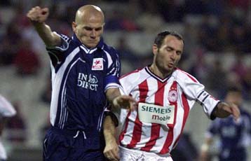 Την Αρσεναλ από τον Ολυμπιακό φαίνεται ότι προτιμά ο Πασκάλ Σιγκάν