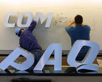 Από τη Μ.Βρετανία ξεκίνησαν οι απολύσεις 15.000 υπαλλήλων της Hewlett Packard