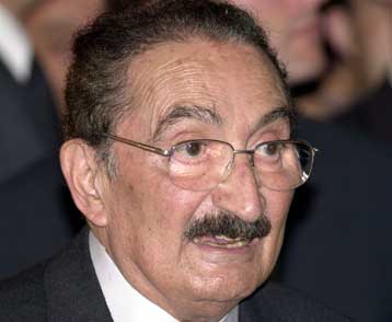 Προσφυγή στη δικαιοσύνη για να τεθεί ο Μπ.Ετζεβίτ υπό κηδεμονία