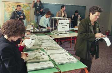 Από τις 10 Ιουλίου η διανομή των εκλογικών καρτών για τους δημότες της Αθήνας