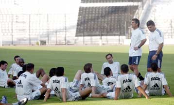 Επεισοδιακή η πρώτη συγκέντρωση του ΠΑΟΚ, απουσία Γεωργιάδη