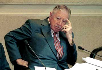 Την παραίτησή του από τη Γερουσία της Χιλής υπέβαλε ο Πινοσέτ