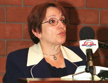 Αμφιβολίες για τη σύλληψη του εγκέφαλου της «17Ν» εκφράζει η Α.Παπαρήγα