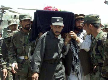 Οι Αφγανοί αποτίουν φόρο τιμής στον δολοφονηθέντα αντιπρόεδρο της κυβέρνησης