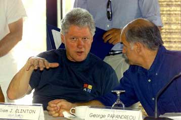 Οι διεθνείς εξελίξεις στο επίκεντρο της συνάντησης στη Σάμο, παρουσία του Μπιλ Κλίντον