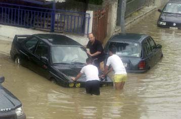 Τα εκτελούμενα έργα και τα φραγμένα φρεάτια στους δρόμους «έπνιξαν» την Αθήνα