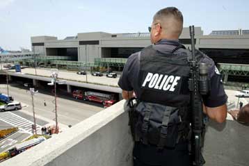 Σε διαθεσιμότητα λευκός αστυνομικός στο Λος Αντζελες που ξυλοκόπησε 16χρονο μαύρο