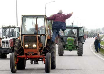 Κινητοποιήσεις στα τέλη καλοκαιριού εξήγγειλαν οι αγρότες – Αποφάσεις Δρυ για αλιείς