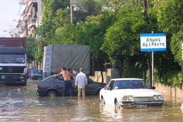 Καταγγελίες ΝΔ για τις πλημμύρες – Δεν υπήρχε πρόβλεψη από ΕΜΥ είπε ο Χρ.Πρωτόπαπας