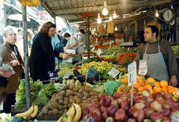 Απαισιόδοξα τα ελληνικά νοικοκυριά για τις προοπτικές της οικονομικής τους κατάστασης
