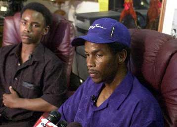 Στη Δικαιοσύνη προσφεύγει ο ανήλικος που ξυλοκοπήθηκε από αστυνομικό του Λος Αντζέλες