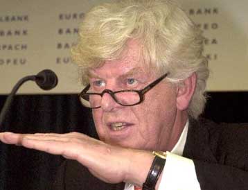 Αβέβαιη η ισχύς της οικονομικής ανάκαμψης στην ευρωζώνη, υποστηρίζει η ΕΚΤ