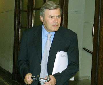 Τη συνέχιση της πολιτικής του Αλ.Παπαδόπουλου αποφάσισαν Σημίτης – Στεφανής