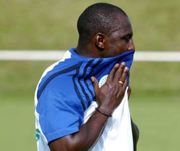 Eπιστρέφει στην Ελλάδα για να υπογράψει στη Μπλάκμπερν ο Ολισαντέμπε