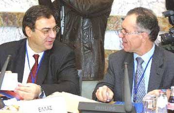 Δέσμευση στη δημοσιονομική πειθαρχία, ικανοποίηση για το ευρώ στους «12»