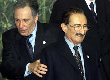 Την ίδρυση νέου κόμματος ανακοίνωσαν οι Τζεμ, Οσκάν και Ντερβίς – Αντεπίθεση Ετζεβίτ