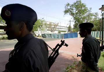 Τουλάχιστον 12 άτομα τραυματίστηκαν από έκρηξη χειροβομβίδας στο Πακιστάν