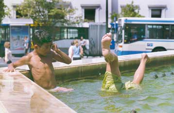 Στους 40 βαθμούς υπό σκιάν η θερμοκρασία από Δευτέρα