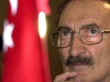 Με τη στάση του Κεμάλ Ντερβίς συνέδεσε το ενδεχόμενο αποχώρησης ο Μπουλέντ Ετζεβίτ