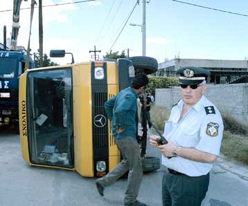 Σύγκρουση σχολικού λεωφορείου με φορτηγό στη Θεσσαλονίκη – Δεν υπήρξαν τραυματισμοί