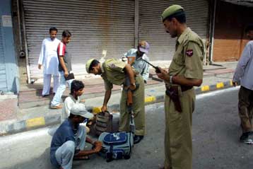 Έκρηξη χειροβομβίδας τραυματίζει 13 άτομα στο ινδικό Κασμίρ