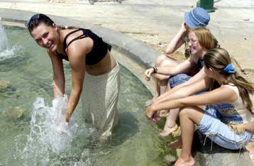 Στους 38 βαθμούς η θερμοκρασία την Τετάρτη στην Αθήνα