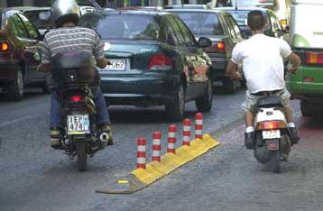 Αρχισε η δοκιμαστική «λειτουργία» τριών τύπων διαχωριστικών για τους λεωφορειόδρομους