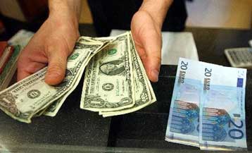 Στο υψηλότερο επίπεδο των τελευταίων δυόμισι ετών «σκαρφαλώνει» το ευρώ