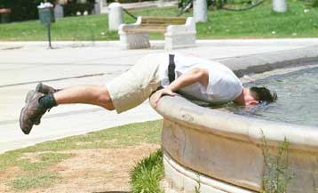 Σταδιακή υποχώρηση του καύσωνα σε όλη τη χώρα από την Τετάρτη προβλέπει η ΕΜΥ