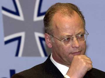 Την αποπομπή του Γερμανού υπουργού Αμυνας αποφάσισε ο Σρέντερ