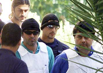 Πλήρη διαλεύκανση της υπόθεσης ζητούν τα κόμματα – Νέες κυβερνητικές διαβεβαιώσεις