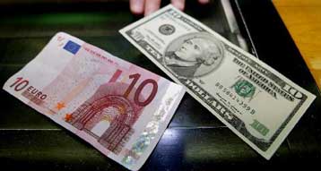 Νέο υψηλό δυόμισι ετών για το ευρώ – Ξεπέρασε το 1,02 δολάριο