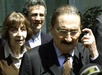 Για το 2003 – 2004 θα επιχειρήσει τώρα να μεταθέσει την εκλογική διαδικασία ο Ετζεβίτ