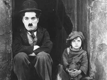 Κομμουνισμός και προσωπική ζωή στερούσαν στον Τσάρλι Τσάπλιν τον τίτλο του ιππότη