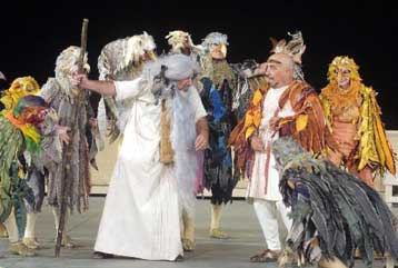 Ο Θύμιος Καρακατσάνης επιστρέφει στην Επίδαυρο με τους «Όρνιθες»