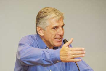 Τους πρώτους ελληνικούς πυραύλους Patriot παρουσίασε ο υπουργός Εθνικής Αμυνας