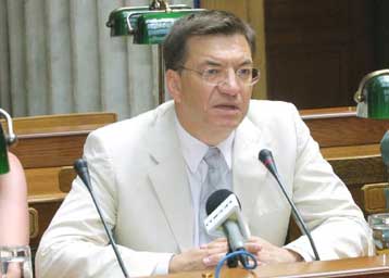 Ανοιχτός στο διάλογο με τους πανεπιστημιακούς δηλώνει ο Πέτρος Ευθυμίου