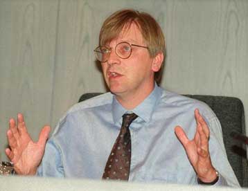 «Ξένο σώμα» της ΕΕ οι ελληνοτουρκικές διαφορές για ευρωστρατό, λέει ο Βέλγος πρωθυπουργός