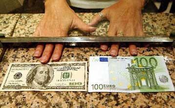 Ξανά πάνω από την απόλυτη ισοτιμία το ευρώ εν μέσω σκεπτικισμού για τη Γουόλ Στριτ