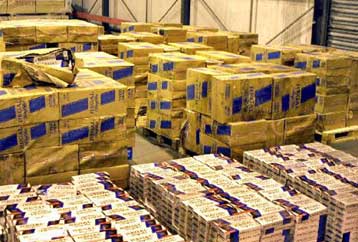 Οριακή μείωση 0,6% σημείωσε το εμπορικό έλλειμμα το 2001