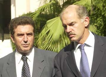 Ενημέρωση των 14 πρέσβεων για την πάταξη της τρομοκρατίας από Παπανδρέου – Χρυσοχοΐδη