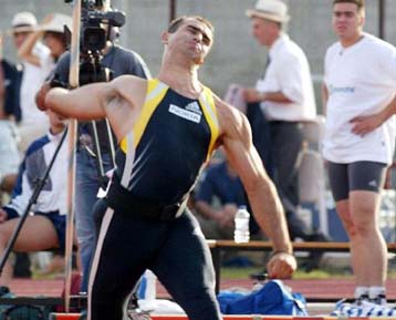 Κάκωση στην ωμοπλάτη υπέστη ο Γκατσιούδης που δύσκολα θα προλάβει το Μόναχο