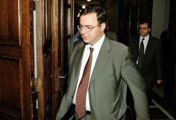 Σταθερή η ελληνική οικονομία, δηλώνει ο Ν.Χριστοδουλάκης μετά τη συνάντηση με Σημίτη