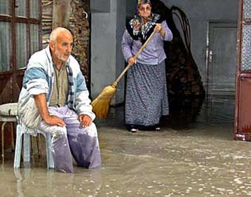 Στους 40 εκτινάχθηκε ο αριθμός των νεκρών από τις πλημμύρες που σαρώνουν την Τουρκία