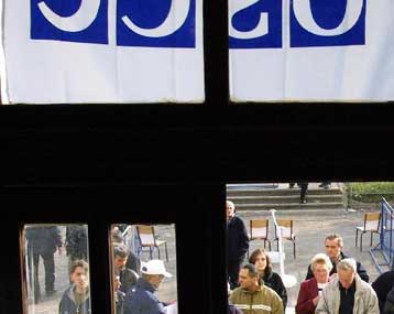 Ανοιξαν οι κάλπες σε τρεις πολυεθνοτικούς δήμους της Ν.Σερβίας