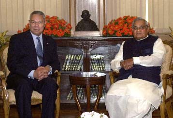 Με νέα έκκληση για διάλογο Ινδίας – Πακιστάν έκλεισε η αποστολή Πάουελ στη Ν.Ασία