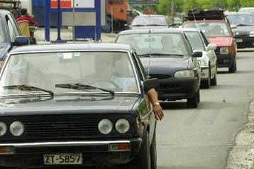 Αυξάνονται έως και 10% τα τέλη κυκλοφορίας σε ΙΧ και μοτοσικλέτες από το 2003