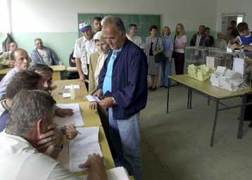 Επιτυχία οι πρώτες πολυεθνοτικές εκλογές στη νότιο Σερβία